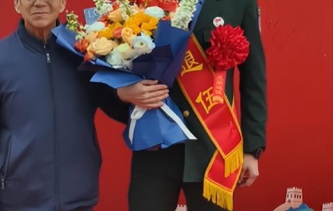 半岛体育app下载-“看站姿就不像当过兵的！”家长炫耀特种兵儿子，败露后惨遭打脸